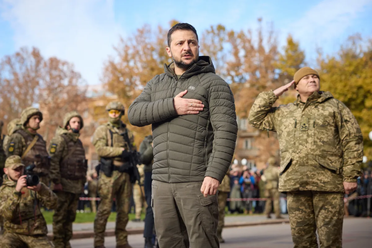 El presidente Volodímir Zelenski ha manifestado disposición a participar en nuevas negociaciones trilaterales con Rusia y Estados Unidos. No obstante, esa voluntad de diálogo no implica que Kyiv haya aceptado las exigencias del Kremlin ni que exista un compromiso definitivo sobre los territorios ocupados - Foto: Archivo/Presidencia de Ucrania