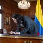 Maestre asumió el cargo el 15 de octubre, según informó la Cancillería. Abogada y diplomática, llega a la segunda posición de la cartera después de ocupar diferentes responsabilidades en el sector público y en escenarios internacionales. Su trayectoria incluye la embajada de Colombia en Paraguay, el consulado general en Santiago de Chile y funciones relacionadas con la integración regional - Foto: Cancillería
