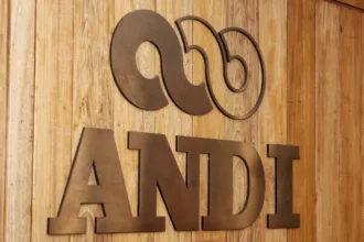 En su comunicado, la ANDI advirtió que la industria completó dos meses consecutivos de caídas en producción y ventas. El gremio también señaló que algunas actividades que venían impulsando el sector comenzaron a contribuir a su contracción, entre ellas las sustancias químicas básicas, los jabones y detergentes, la refinación de petróleo, los productos alimenticios y la industria automotriz - Foto: ANDI