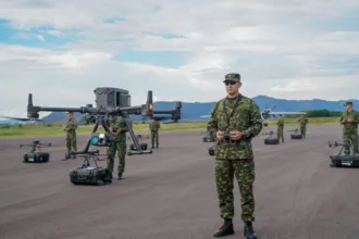 El caso llamó inicialmente la atención de los mandos militares porque el sistema aparecía dentro de los bienes entregados al Ejército por la Gobernación del Cauca, pero físicamente se encontraba en una compañía privada en la capital del país. Esa diferencia obligó a reconstruir qué había ocurrido con el equipo después de salir del territorio donde estaba siendo utilizado - Foto: Archivo/Mindefensa