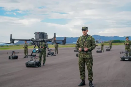 El caso llamó inicialmente la atención de los mandos militares porque el sistema aparecía dentro de los bienes entregados al Ejército por la Gobernación del Cauca, pero físicamente se encontraba en una compañía privada en la capital del país. Esa diferencia obligó a reconstruir qué había ocurrido con el equipo después de salir del territorio donde estaba siendo utilizado - Foto: Archivo/Mindefensa