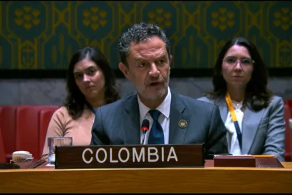El 12 de octubre de 2026, el canciller Omar Bula presentó la propuesta ante el Consejo de Seguridad de la ONU. El Gobierno del presidente Abelardo de la Espriella pidió concentrar la Misión de Verificación en la reincorporación de los antiguos integrantes de las Farc y las garantías de seguridad para los excombatientes, sus familias y las comunidades - Foto: Cancillería