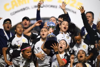 El torneo tendrá como sedes el estadio Banco Guayaquil y el Rodrigo Paz Delgado. La primera fase se jugará bajo el formato de grupos, con cuatro zonas de cuatro equipos. Cada club enfrentará una vez a sus tres rivales y los dos primeros de cada grupo avanzarán a los cuartos de final. Desde esa instancia, las eliminatorias serán a partido único - Foto: Conmebol