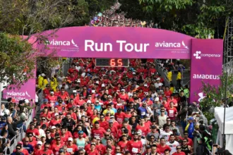 Fueron 8.000, las y los corredores que tomaron la partida en los 10K y 15K desde la Plazoleta de Alfiles, sobre la Calle 26 - Foto: Run Tour Avianca