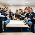 El principal interrogante es si el episodio podría encajar en la conducta descrita en el artículo 76, numeral 27, de la Ley 1862 de 2017, que contempla como falta gravísima consumir bebidas embriagantes durante actos del servicio o mientras se portan armas, municiones o explosivos de dotación oficial - Foto: Redes Sociales