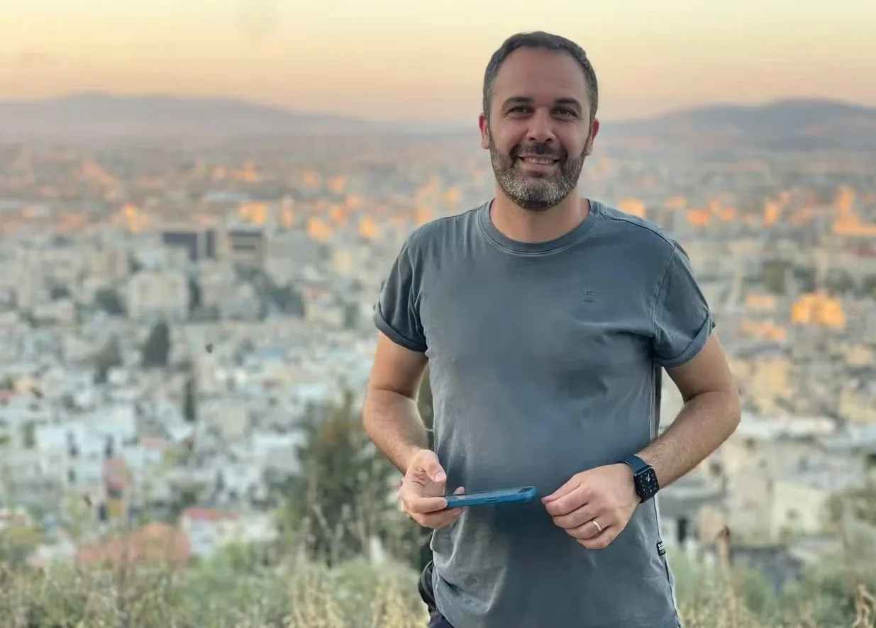 El periodista sostuvo que la decisión estuvo relacionada con la cobertura que RED había realizado sobre la guerra en Gaza y las protestas propalestinas en Alemania - Foto: Dissecting Security Architectures