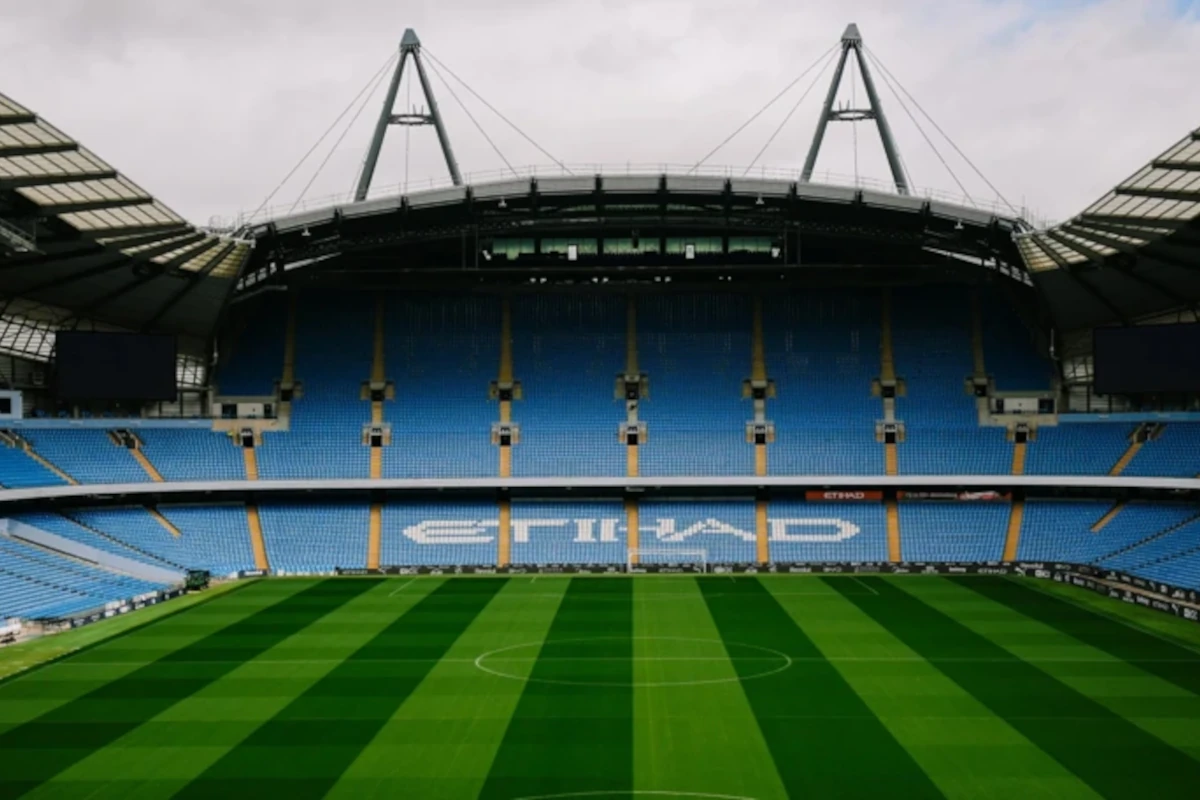 El Manchester City rechazó las conclusiones. En un comunicado, el club dijo estar decepcionado y sorprendido por el fallo, sostuvo que es inocente de las acusaciones y afirmó que existen pruebas que respaldan sus posiciones - Foto: Manchester City