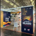 Las críticas se concentran en tres aspectos: el cambio del concepto visual que se había preparado inicialmente, la intervención de la oficina de comunicaciones de la Presidencia en el proceso de diseño y la pertinencia de utilizar un mensaje gubernamental en una feria internacional dedicada al libro y a la industria editorial - Foto: Redes Sociales