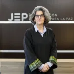 En su pronunciamiento, la JEP defendió la trayectoria de Lemaitre y destacó los resultados de las investigaciones desarrolladas desde la Sala de Reconocimiento de Verdad. Según las cifras citadas por la entidad, el despacho de la magistrada ha emitido nueve autos de imputación contra 74 comandantes de las antiguas Farc - Foto: JEP