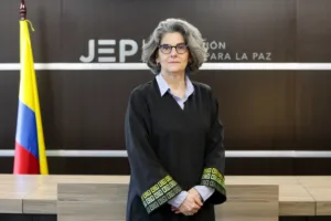En su pronunciamiento, la JEP defendió la trayectoria de Lemaitre y destacó los resultados de las investigaciones desarrolladas desde la Sala de Reconocimiento de Verdad. Según las cifras citadas por la entidad, el despacho de la magistrada ha emitido nueve autos de imputación contra 74 comandantes de las antiguas Farc - Foto: JEP