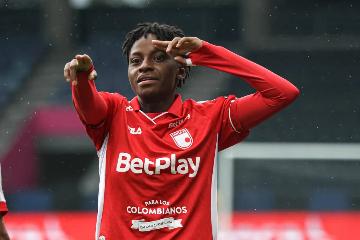 Al minuto 4, Kelly Ibargüen sorprendió a la defensa brasileña con un potente remate desde fuera del área y puso en ventaja a Santa Fe. El gol anticipó un partido exigente frente al vigente campeón del certamen, que había ganado sus dos encuentros anteriores de la fase de grupos - Foto: Independiente Santa Fe Femenino