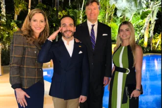 El presidente colombiano expresó su respaldo a la congresista republicana María Elvira Salazar, quien busca la reelección por Florida. El pronunciamiento provocó críticas del representante demócrata Gregory Meeks, miembro de mayor rango de su partido en el Comité de Asuntos Exteriores de la Cámara de Representantes - Foto: Redes Sociales Abelardo de La Espriella