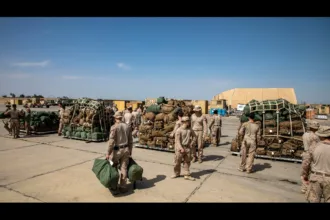 La jornada fue presentada por las autoridades iraquíes como el Día de la Soberanía, una denominación que buscó marcar el cierre de más de dos décadas de presencia militar estadounidense en territorio iraquí. En Bagdad y otras ciudades se realizaron actos militares y concentraciones públicas - Foto: Archivo/Marine Corps