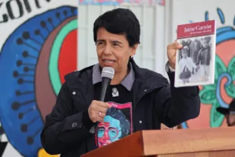 La distinción destacó más de dos décadas de trabajo de Marisol Garzón para mantener vigente el legado de su hermano, Jaime Garzón Forero, periodista, abogado, humorista y crítico político asesinado en Bogotá el 13 de agosto de 1999. A través de la pedagogía, la comunicación comunitaria, la literatura y la promoción cultural, ella ha convertido la memoria familiar en una labor pública orientada a la defensa de la vida y la justicia social - Foto: noticiasduitamaoficial