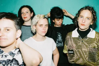 Su llegada a Rock al Parque representa un paso importante en ese recorrido. Niña Lobo se presentará el domingo 11 de octubre, entre las 2:00 y las 2:50 de la tarde, en la Plaza de Eventos del Parque Simón Bolívar, en la jornada que también tendrá a Iseo & Dodosound, Serú Girán, Esteman y Mon Laferte - Foto: Niña Lobo