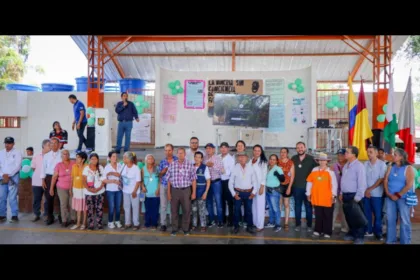 En esa discusión han reaparecido los antecedentes de las consultas populares de Piedras y Cajamarca, en el Tolima, realizadas en 2013 y 2017, respectivamente. En Cajamarca, una amplia mayoría de votantes rechazó la actividad minera objeto de la consulta. Esos antecedentes forman parte de la controversia sobre el alcance de las decisiones territoriales y la participación ciudadana en el desarrollo de proyectos extractivos - Foto: Alcaldía de Piedras - Tolima