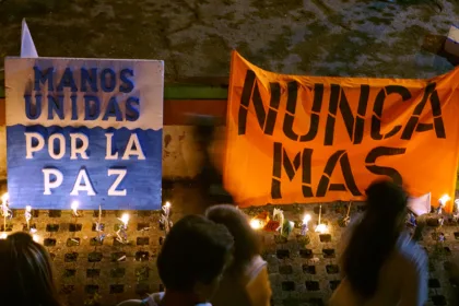 La diferencia fue mínima. El escrutinio definitivo estableció 6.438.552 votos por el No frente a 6.382.901 por el Sí, una distancia de 55.651 votos. La abstención, además, superó el 60 %, por lo que el resultado fue producido por una fracción minoritaria del censo electoral - Foto: José Ignacio de Alba